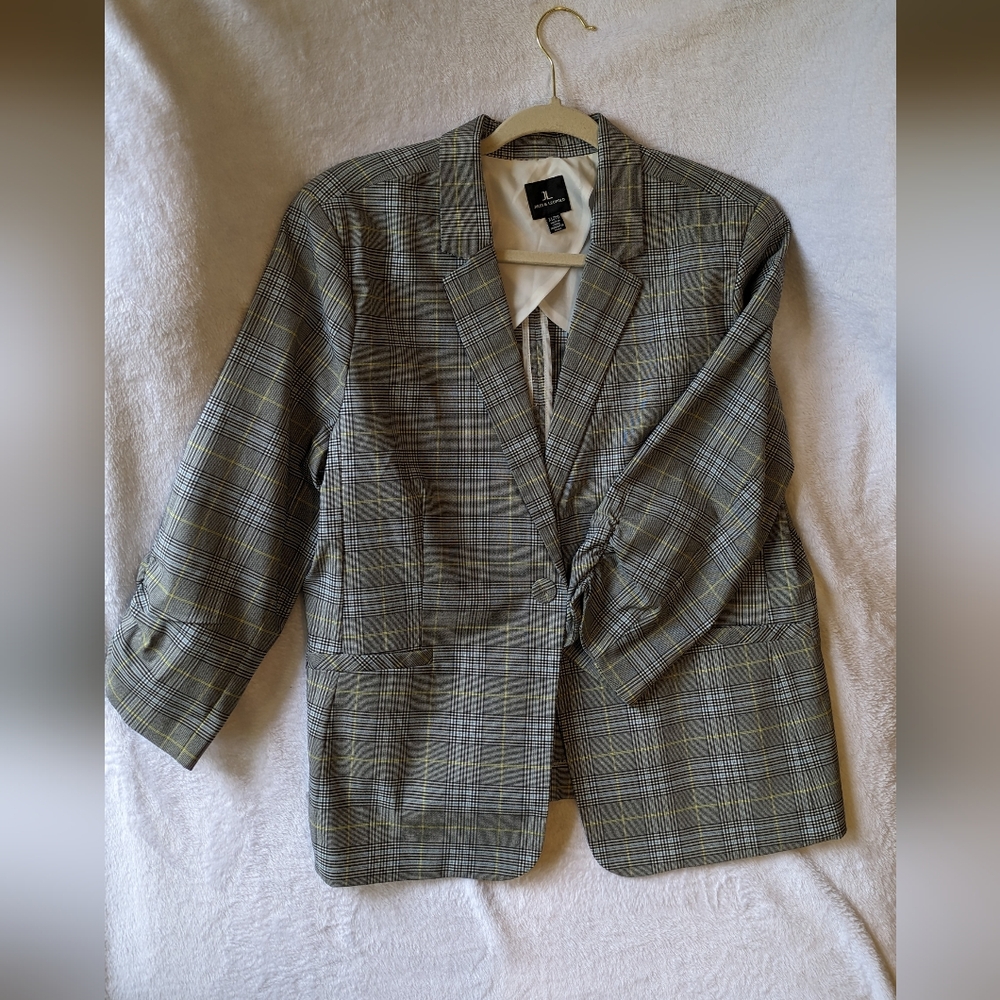 Plaid blazer with 3/4 length sleeves